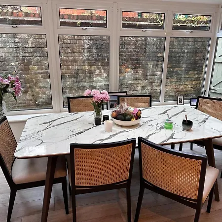 Apartment Elegant Seaside 3 Bedroom Blackrock (Dublin)