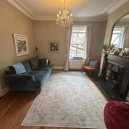 Elegant Seaside 3 Bedroom Apartment *