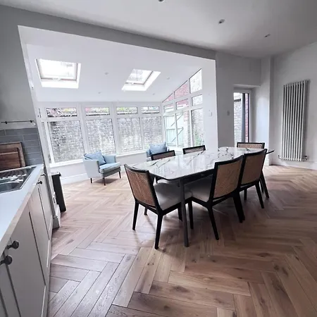 Elegant Seaside 3 Bedroom