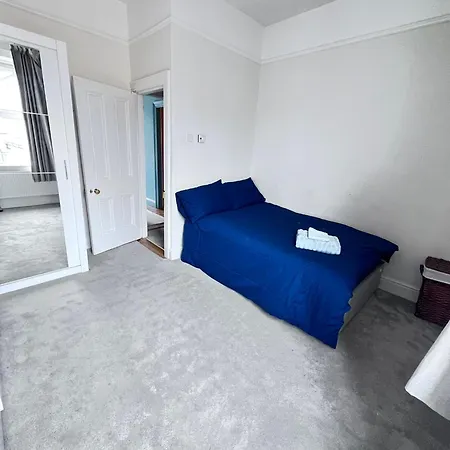 Elegant Seaside 3 Bedroom Apartment