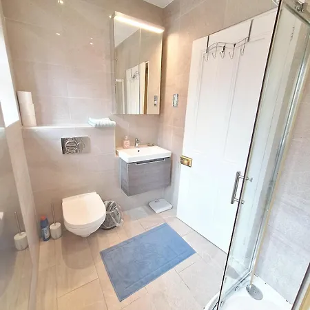 Elegant Seaside 3 Bedroom Apartmán *