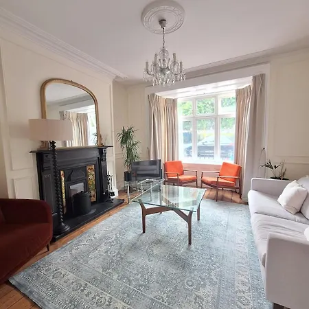 Elegant Seaside 3 Bedroom *
