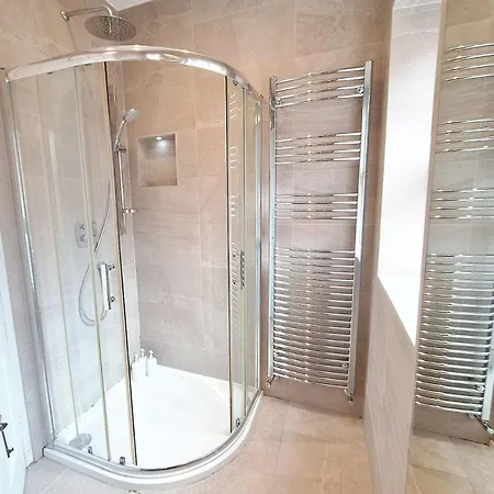 Elegant Seaside 3 Bedroom Blackrock (Dublin)