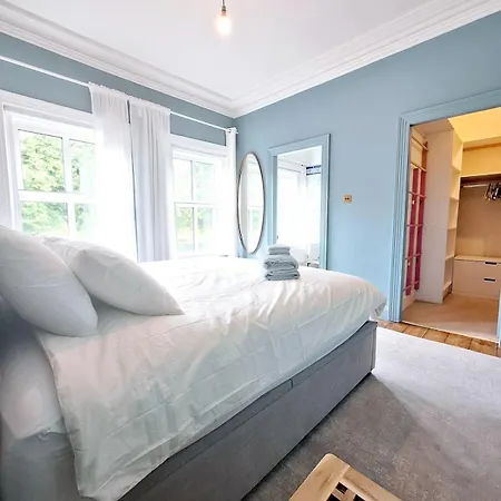 Elegant Seaside 3 Bedroom Apartmán *
