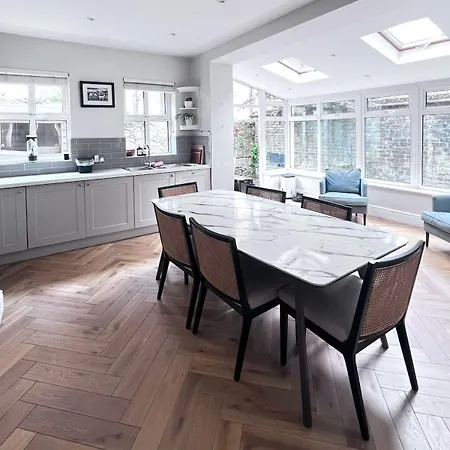 Apartmán Elegant Seaside 3 Bedroom *