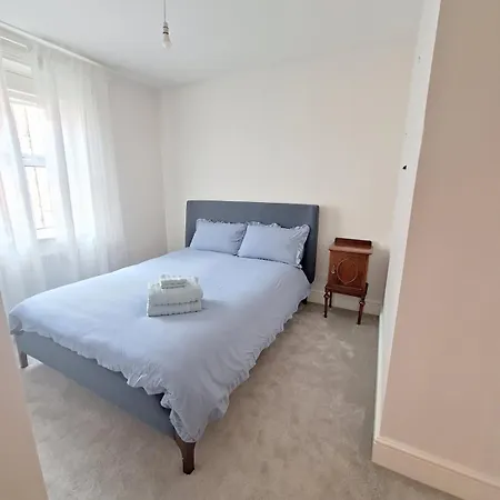 Elegant Seaside 3 Bedroom *