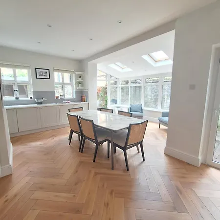 Apartmán Elegant Seaside 3 Bedroom Blackrock (Dublin)